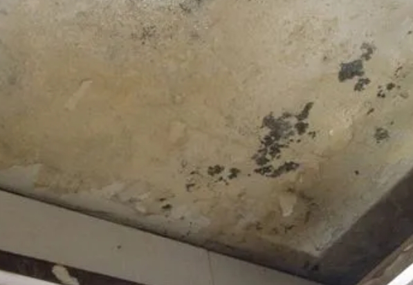 紫云阳台漏水维修公司分享下紫云卫生间渗水维修需要注意哪些问题。